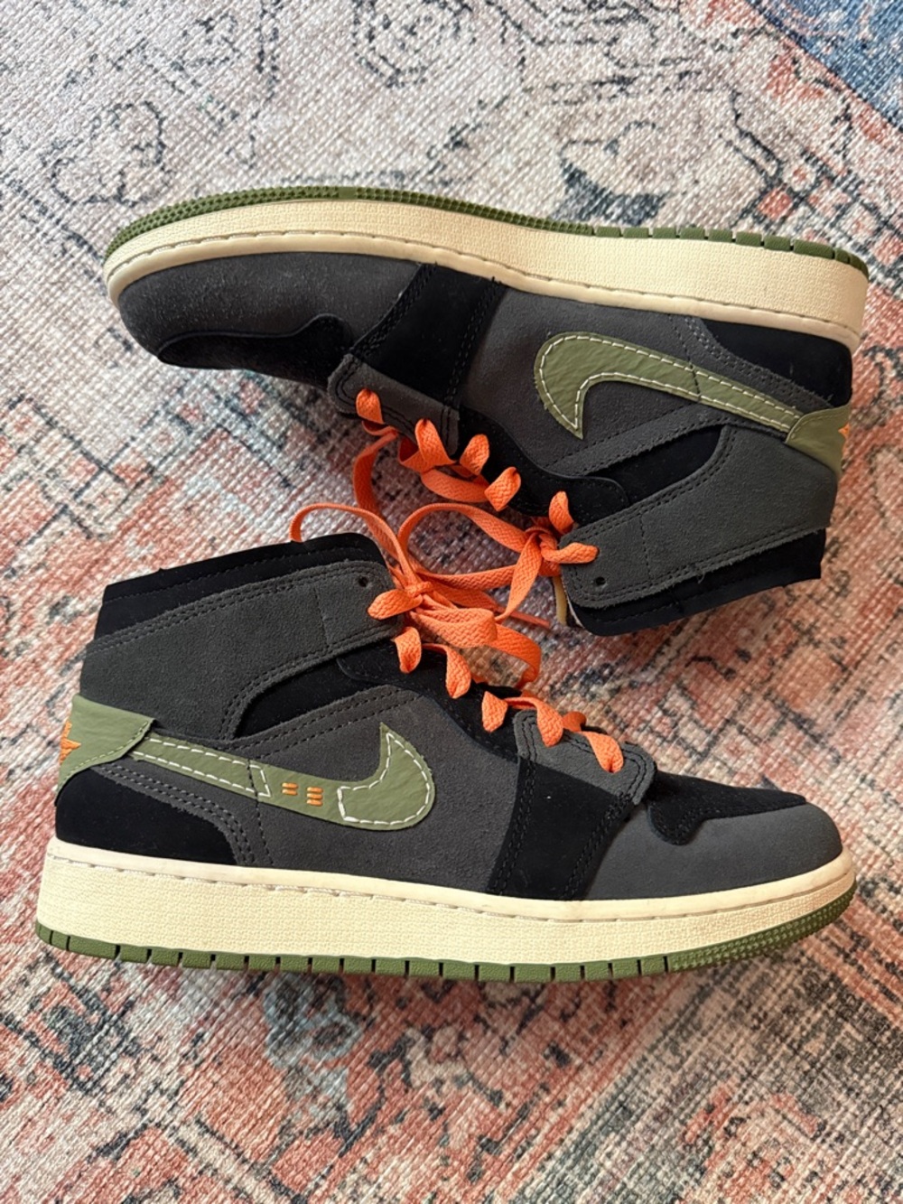 Nike Air Jordan 1 Mid SE Craft
Anthracite Light Olive Size 6 Youth (Big Boys)